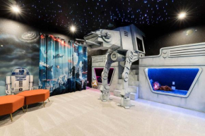 Chic 7 Bdrm Mansion with Games Room